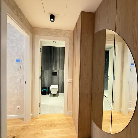 Apartment Luxury Glam Near Clinics And Metrostation - Parking