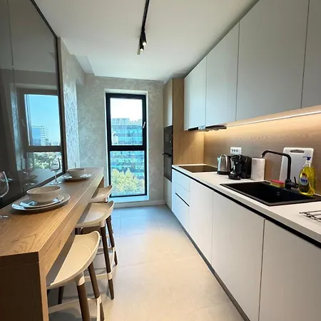 Luxury Glam Near Clinics And Metrostation - Parking