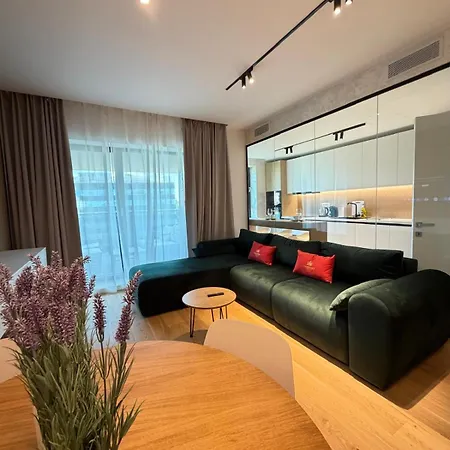 Luxury Glam Near Clinics And Metrostation - Parking Apartment